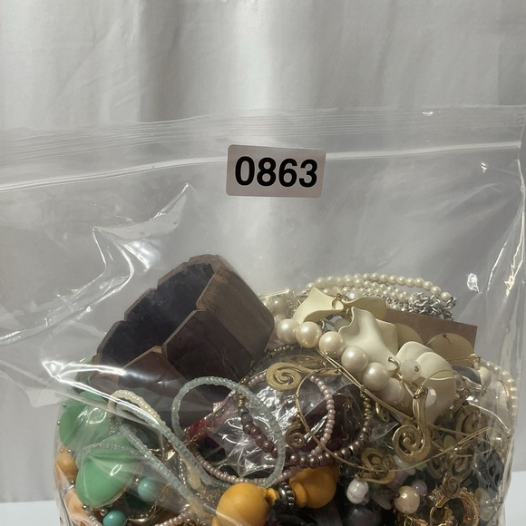 Jewelry Wearable Lot 5 Lbs Craft - Resell - Wear Necklace Earrings Ring Bracelet - Picture 8 of 8